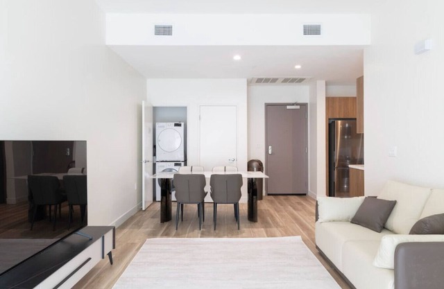 Beautiful 1 Bed in LA (ID242)
