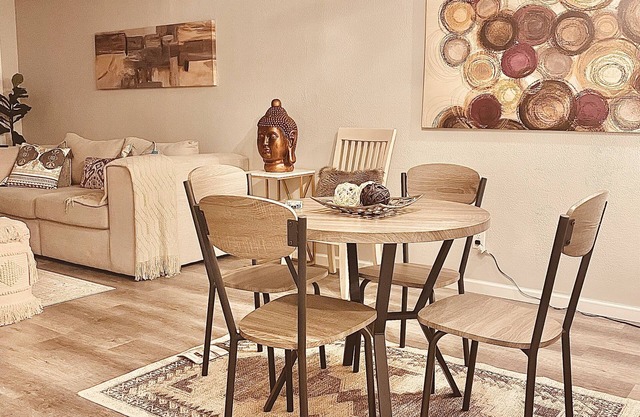 Beautiful 1 bedroom apartment with free parking