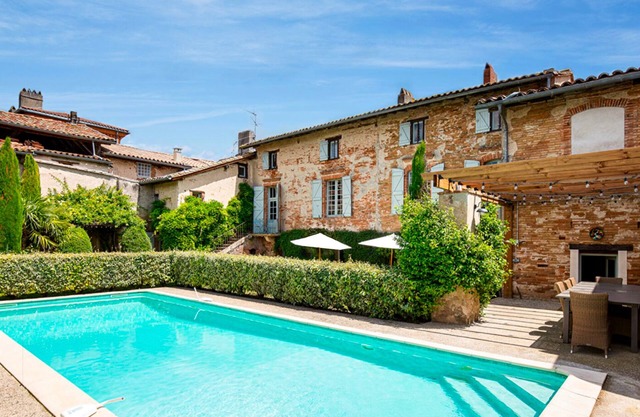 Beautiful 17c villa with private pool in SW France