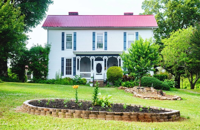beautiful 1859 pre civil war estate, located between Chatanooga and Knoxville.