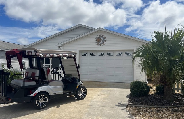 Beautiful 2/2 Villa w/4 Seater Gas Golf Cart, BBQ Grill, and WiFi!
