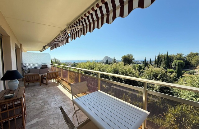 Beautiful 2-bedroom apartment with sea view - swimming pool - tennis court