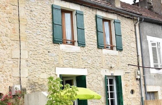 Beautiful 2-Bed Cottage in Le Bugue