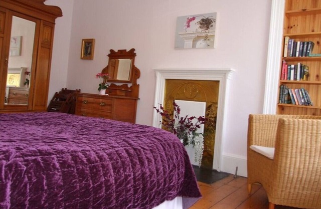 Beautiful 2 Bedroom Apartment in Historic Central Edinburgh