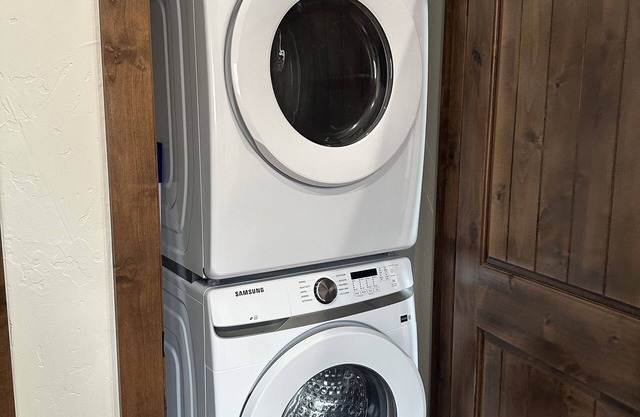 Beautiful 2-bedroom apartment in Aubrey with WiFi, AC