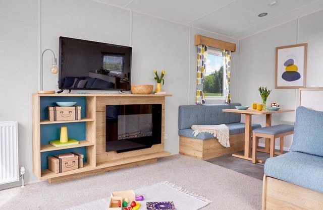 Beautiful 2 Bedroom Caravan On A Fantastic, Popular Site