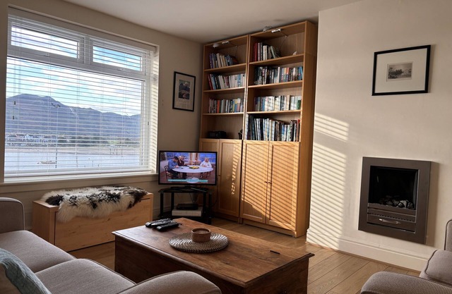 Beautiful 2 bedroom Deganwy apartment with estuary views