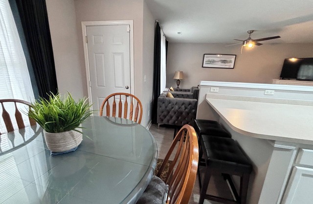 Beautiful 2-bedroom townhome in enchanting Charlotte with WiFi and Garage