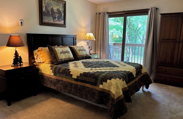 Beautiful 2-BR 2.5-BA End Unit Townhome at Quechee Lakes