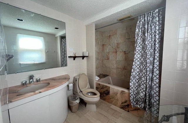 Beautiful, 2BR condo overlooking Dawn Beach