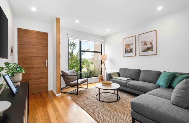 Beautiful 2BR on Bright, Torquay