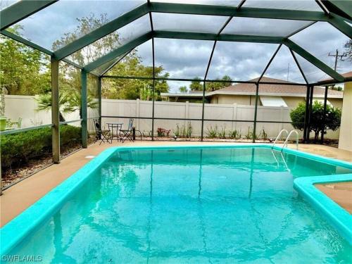 Beautiful 3 Bed House with pool