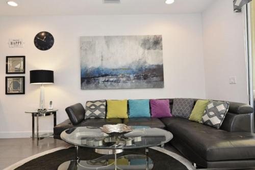 Beautiful 3-Bed Villa 10 Minutes From Disney - Serenity Resort townhouse