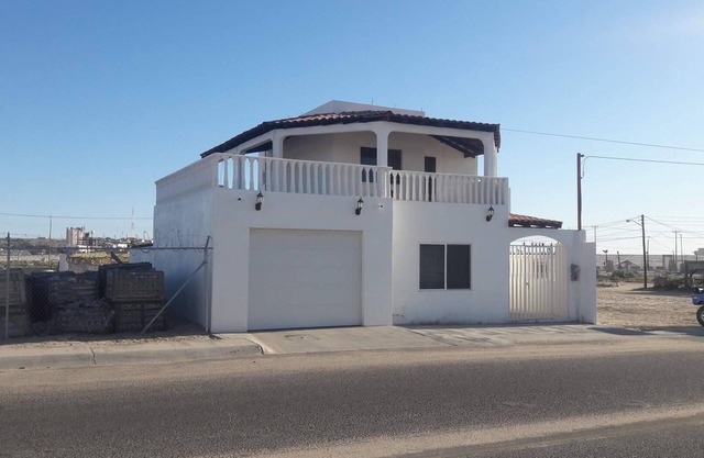 Beautiful 3 bedroom house right next to rute 13th, Casa de Los Abuelos in Rocky