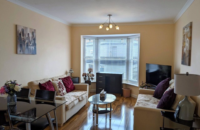 Beautiful 3 Bedroom Apartment in a perfect location in Deal !