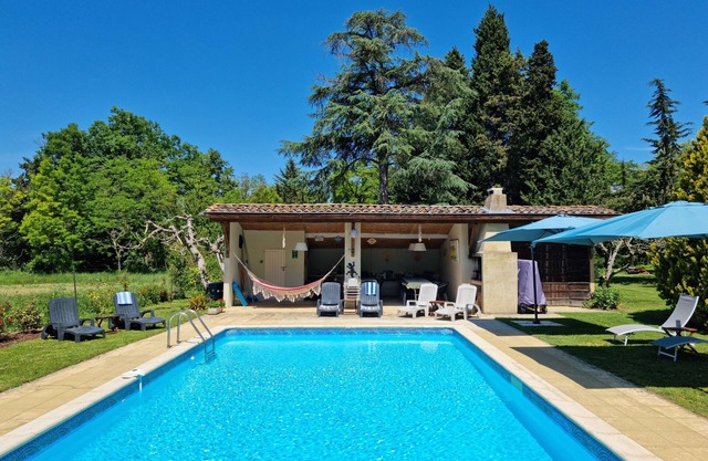 Beautiful 3 bedroom barn in large private gardens, with heated swimming pool