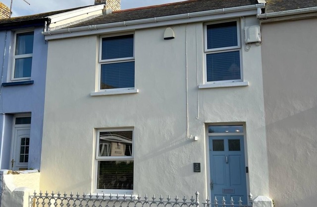 Beautiful 3 Bedroom Cottage, Close To Waterfront In Charming Coastal Village