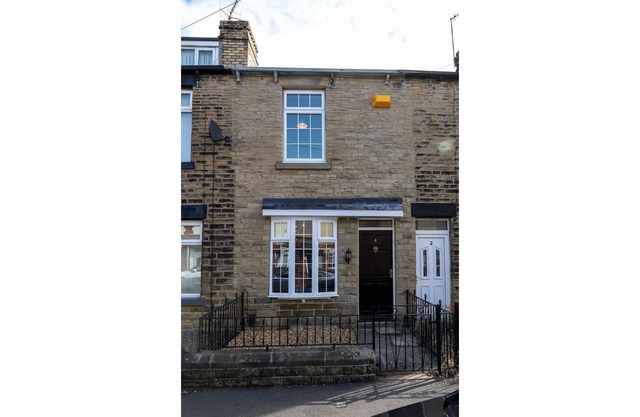 Beautiful 3 Bedroom house - Sleeps 5 Free parking