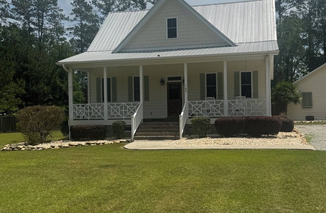 Beautiful 3-bedroom house in enchanting Eutawville in a Spacious Gated Community