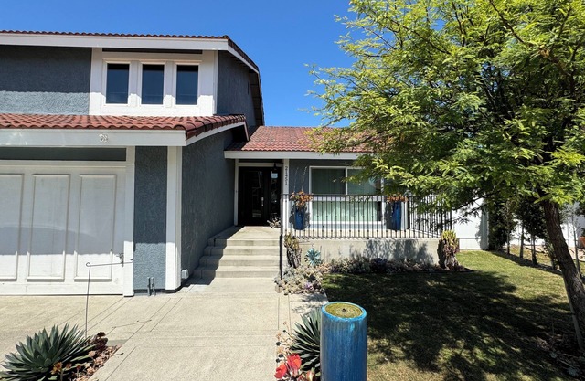 Beautiful 3-bedroom home in peaceful Lake Forest. Close to So. Ca. Attractions.n