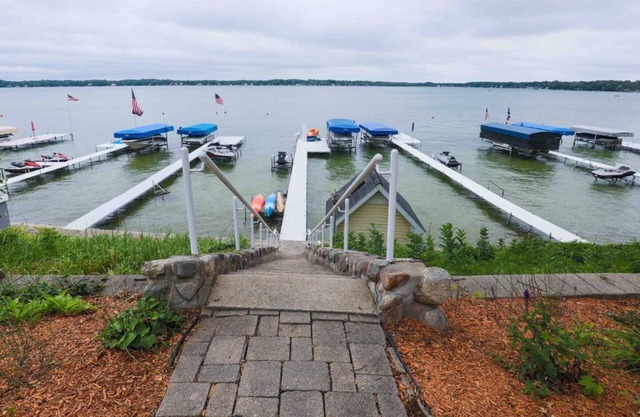 Beautiful 3600sqft Cottage on Lake Maxinkuckee in Culver Indiana.