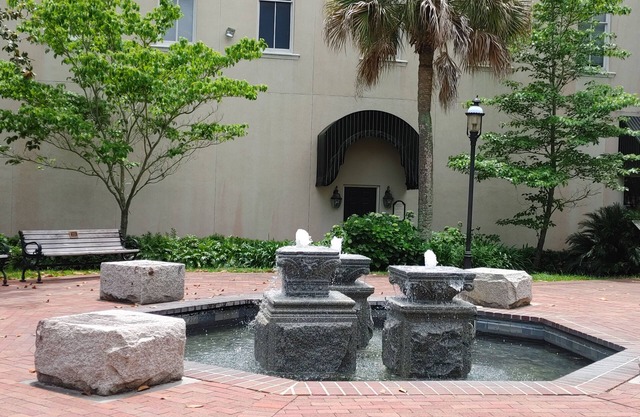 Beautiful 3bd home with LARGE deck!