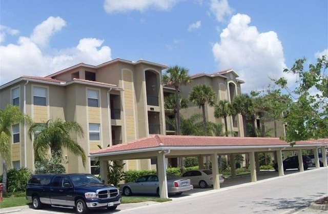 Beautiful 3rd Floor Condo, 27 Holes Golf, Resort Community