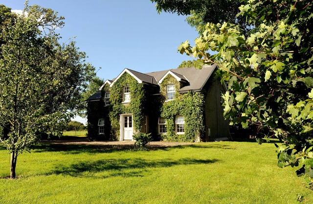Beautiful 4 bedroom Cottage 45 mins from Belfast and North Coast Beaches.