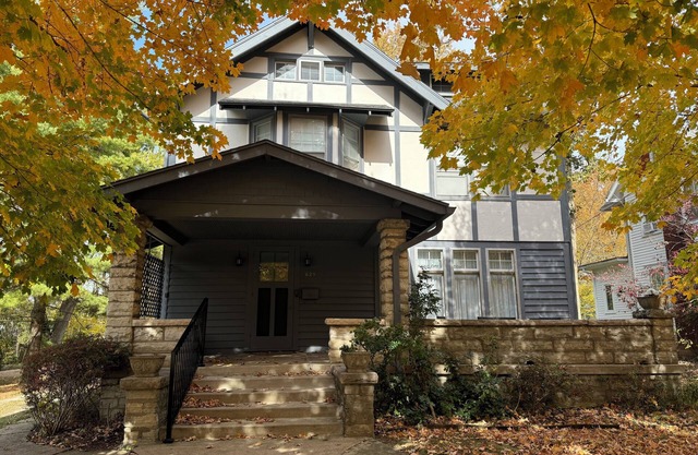Beautiful 4 BR/2 Bath home in elegant neighborhood. 3 blocks from DePauw Univ!
