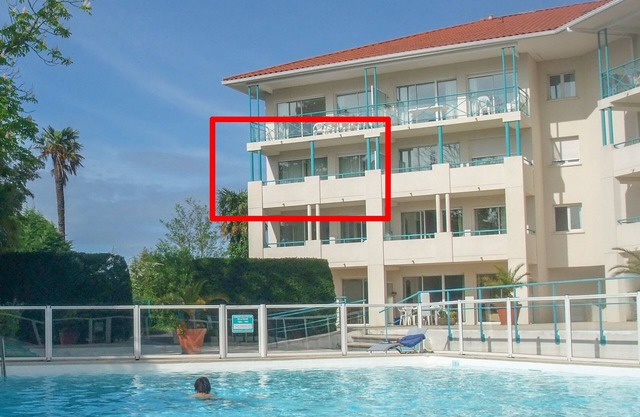 Beautiful 4-person apartment facing the golf course, with swimming pool and 2 terraces