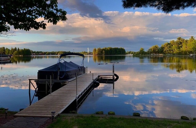 Beautiful 4 Seasons Minocqua Lake House with optional pontoon