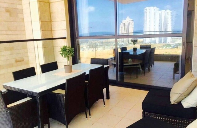 Beautiful 5 Rooms IN A Luxury Building