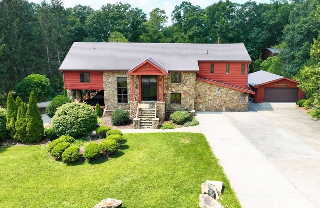 Beautiful 6 Bed/4.5 Bath - Close To 7 Springs & Laurel Highlands Attractions