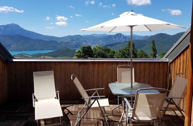 Beautiful 83 M2 apartment overlooking Lake Serre-Ponçon