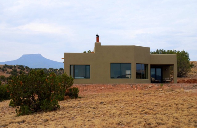Beautiful Adobe Overlooking Ghost Ranch And Abiquiu Lake
