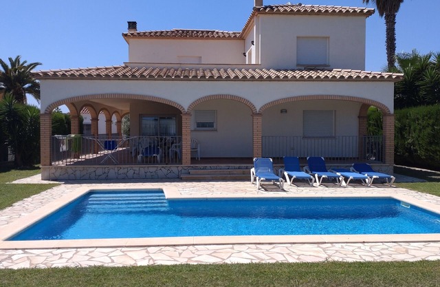 beautiful and comfortable villa with private pool on the costa brava