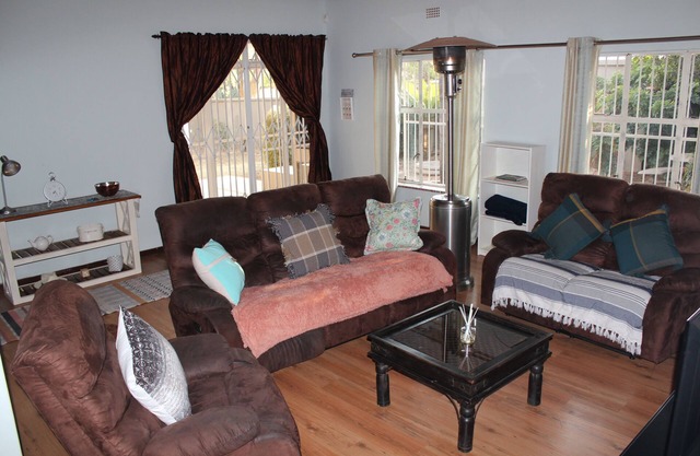 Beautiful and Luxurious Townhouse in Upmarket Suburb- Fully Serviced