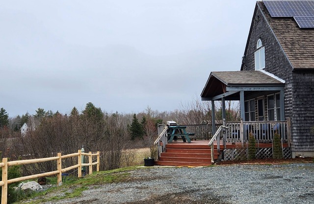 Beautiful and modern cape style cottage nested along the Jordan Tidal River.
