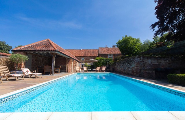 Beautiful and spacious farmhouse with pool