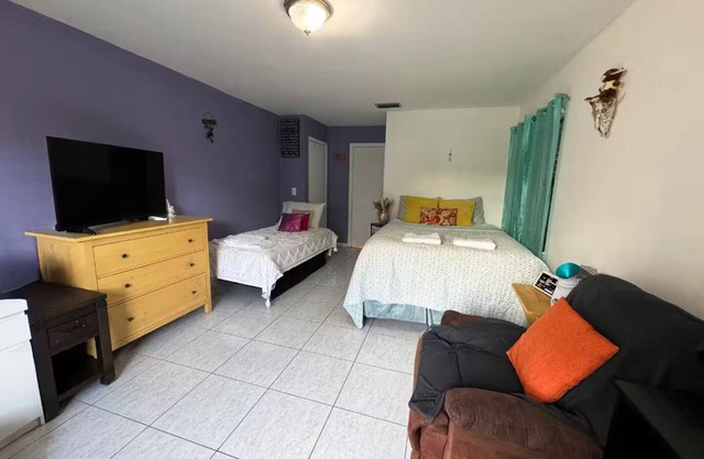 Beautiful and spacious room Homestead FL
