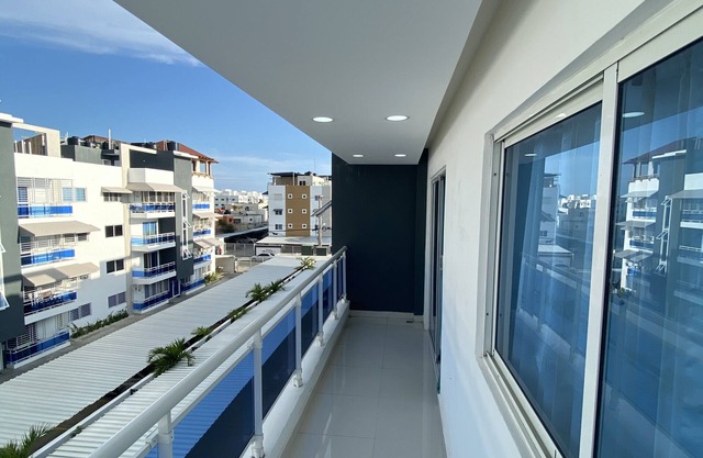 Beautiful apartment with ocean view 15 mins from airport