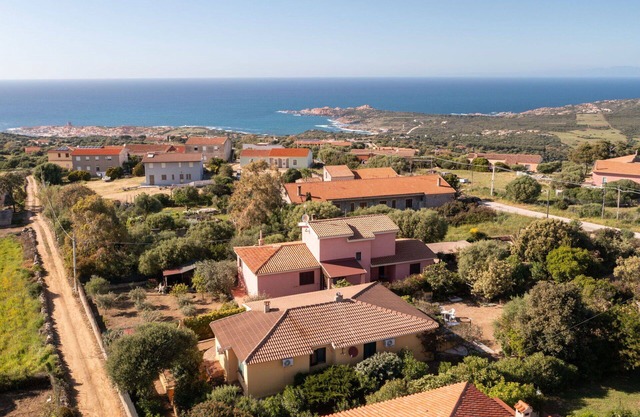 Beautiful apartment for 6 guests with WIFI, A/C, TV and terrace