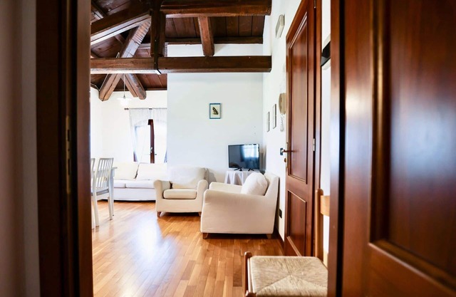 Beautiful apartment for 4 people with WIFI, A/C, TV, terrace, pets allowed and parking