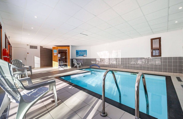 Beautiful apartment for 6 guests with pool, internet, TV, balcony and parking