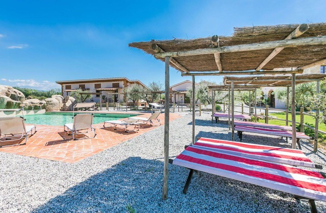 Beautiful apartment for 5 guests with A/C, WIFI, pool, terrace, pets allowed and parking