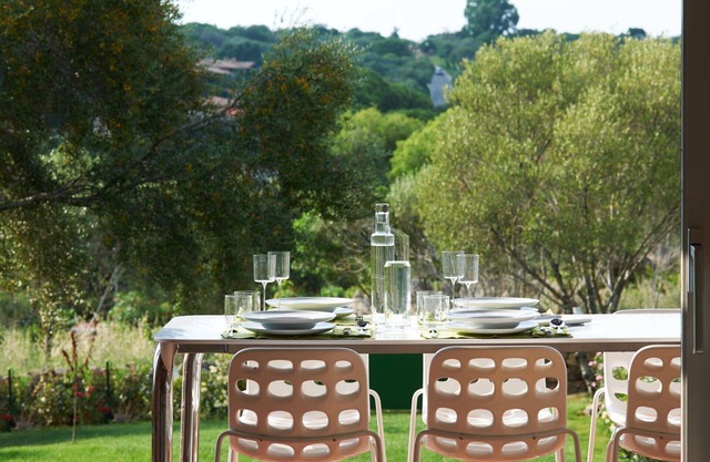 Beautiful apartment in villa for 6 guests with A/C, pool, TV, terrace and parking