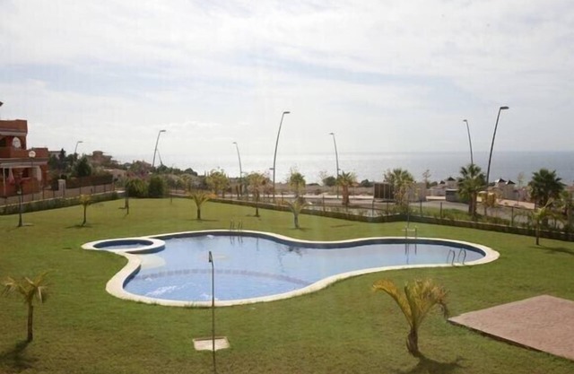Beautiful apartment 500 m from the beach with private garden and sea views