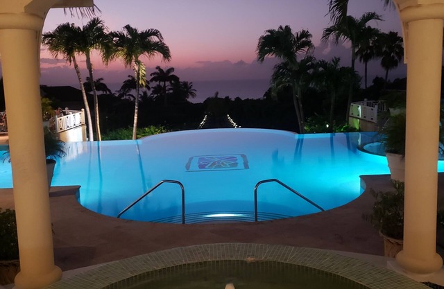 Beautiful apartment overlooking fabulous landscaped gardens and pools.