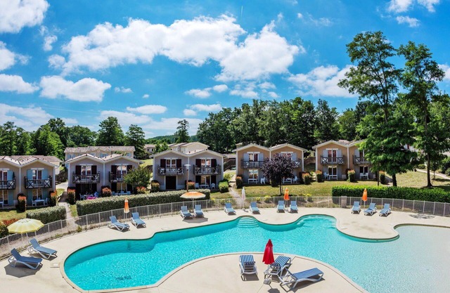 Beautiful apartment for 6 people with WIFI, pool, TV, terrace, pets allowed and parking