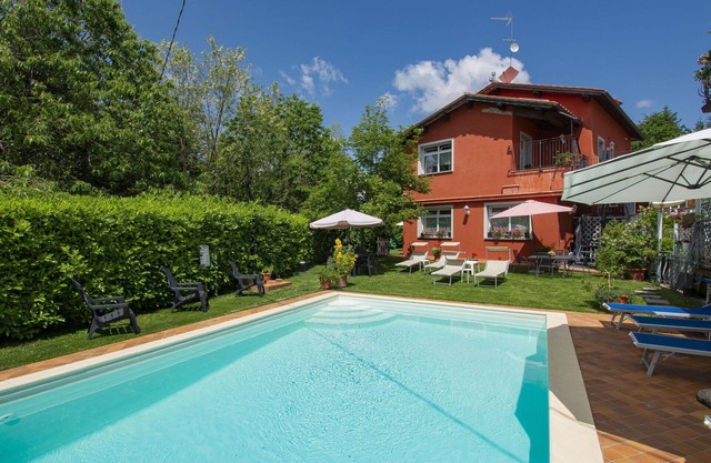 Beautiful apartment for 8 guests with WIFI, pool, TV, terrace, pets allowed and parking